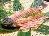 滋賀県の産品　ビワマスの刺身