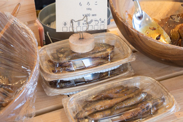 ホンモロコの田舎煮。松沢家のおばあちゃん直伝の味。